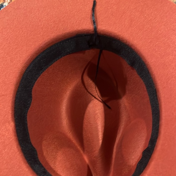 Gorgeous hat and wrap set. Perfect for fall. Hat NWT - Picture 3 of 4